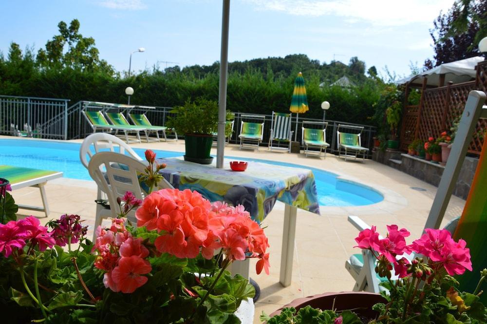 Hotel Garden Ristorante Tabiano Terme Екстериор снимка