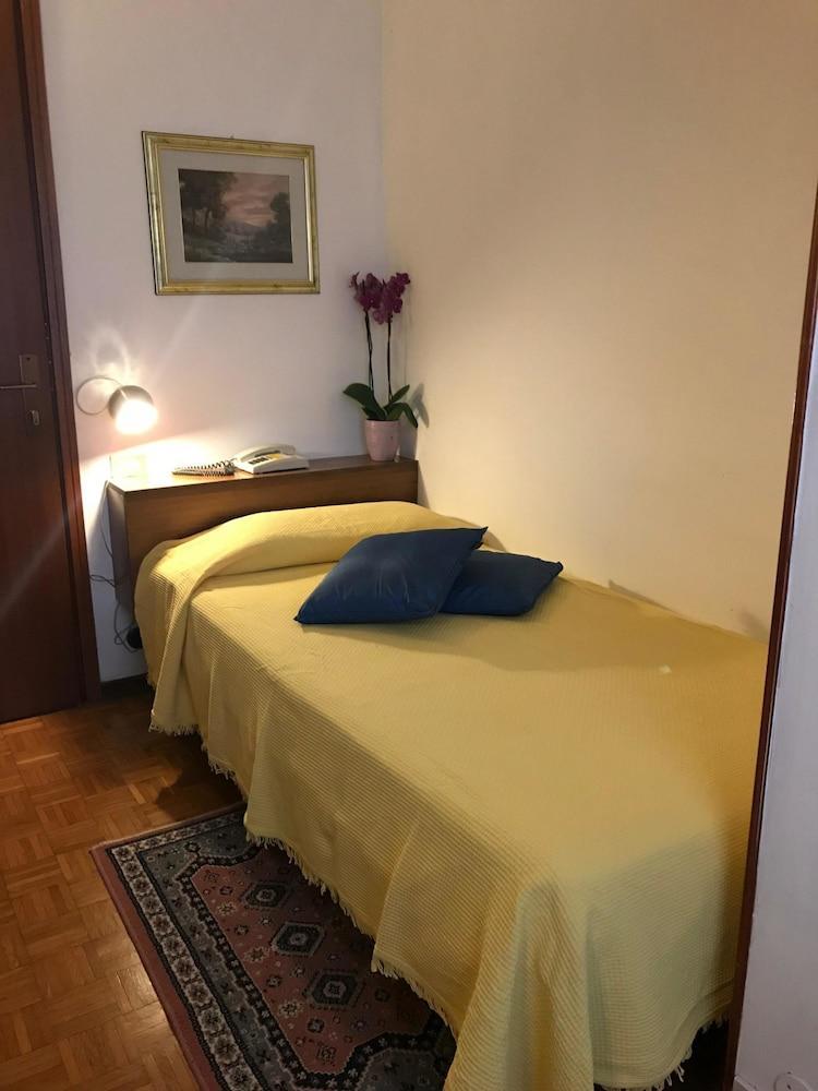 Hotel Garden Ristorante Tabiano Terme Екстериор снимка