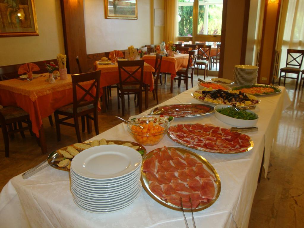 Hotel Garden Ristorante Tabiano Terme Екстериор снимка