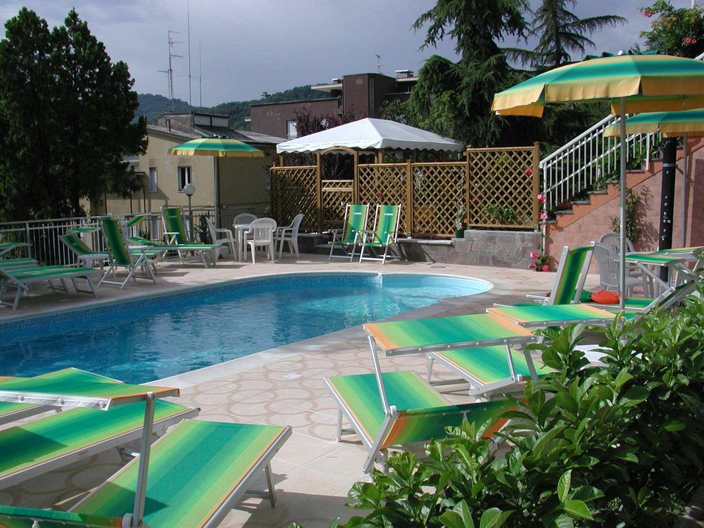 Hotel Garden Ristorante Tabiano Terme Екстериор снимка