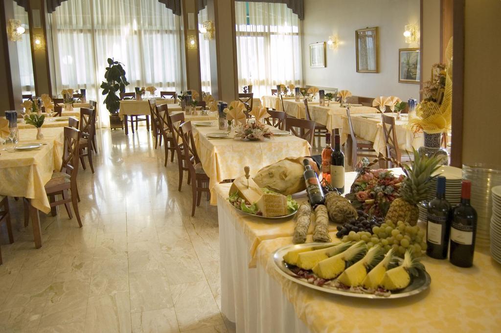 Hotel Garden Ristorante Tabiano Terme Екстериор снимка