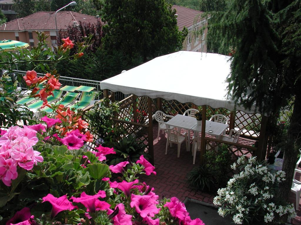 Hotel Garden Ristorante Tabiano Terme Екстериор снимка