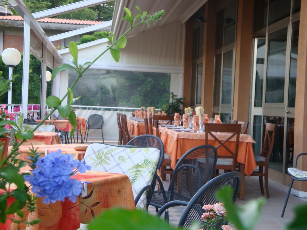 Hotel Garden Ristorante Tabiano Terme Екстериор снимка